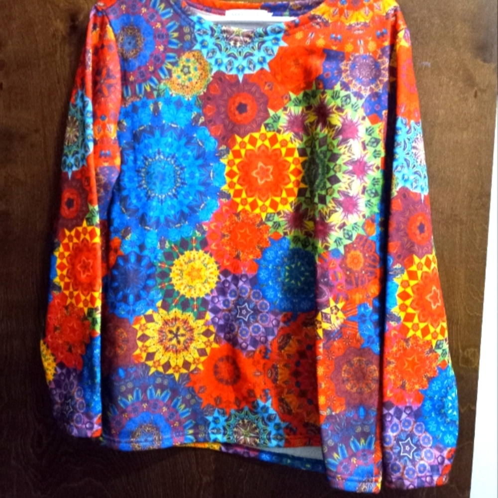 Long sleeved cotton lined multi color top